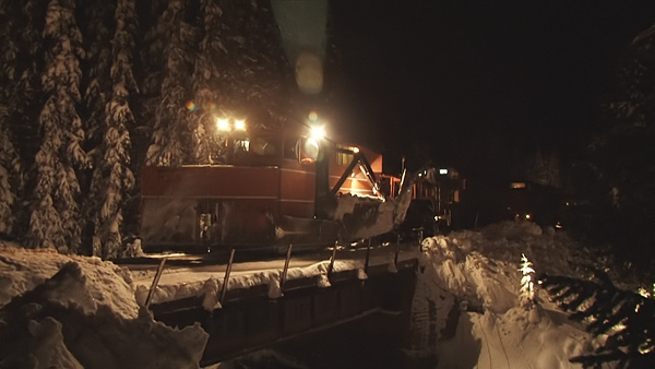 Night has fallen as the SPMW 4033 reaches the summit of the Cascade Mountains.